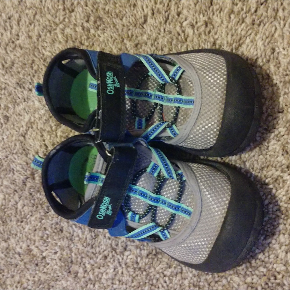 OshKosh Toddler water/beach shoes